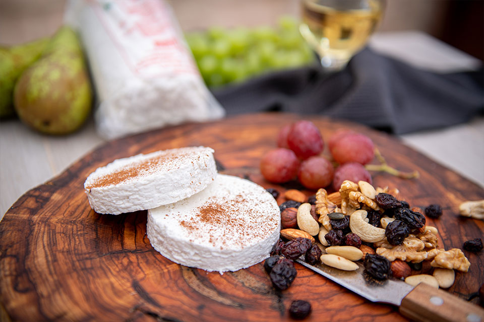 Εικονογράφηση: αναρή με μέλι και καρύδια